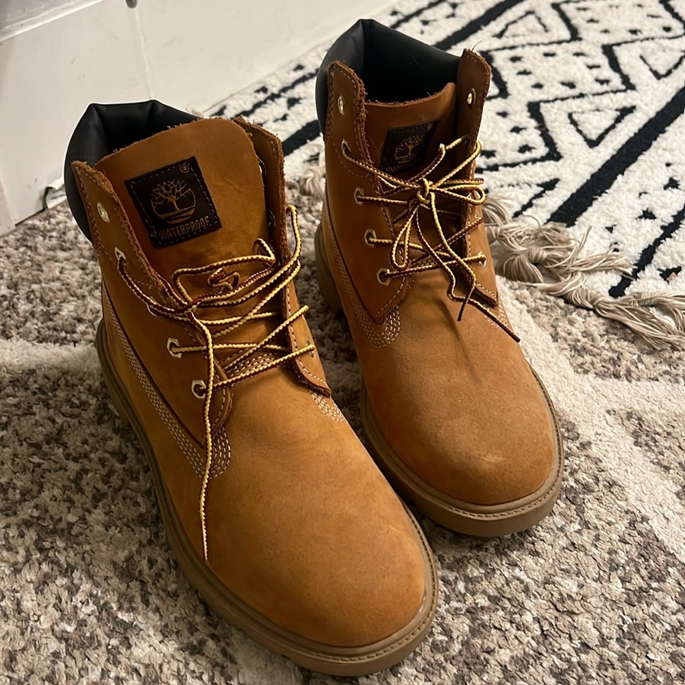 BRAND NEW!! Timberland boots junior  Size 5.5
